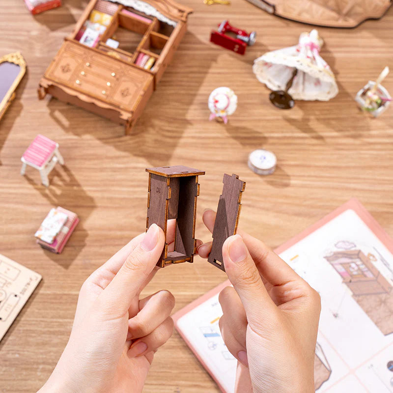 Elsa Tailor's Workshop Handicraft Art DIY Miniature Scene