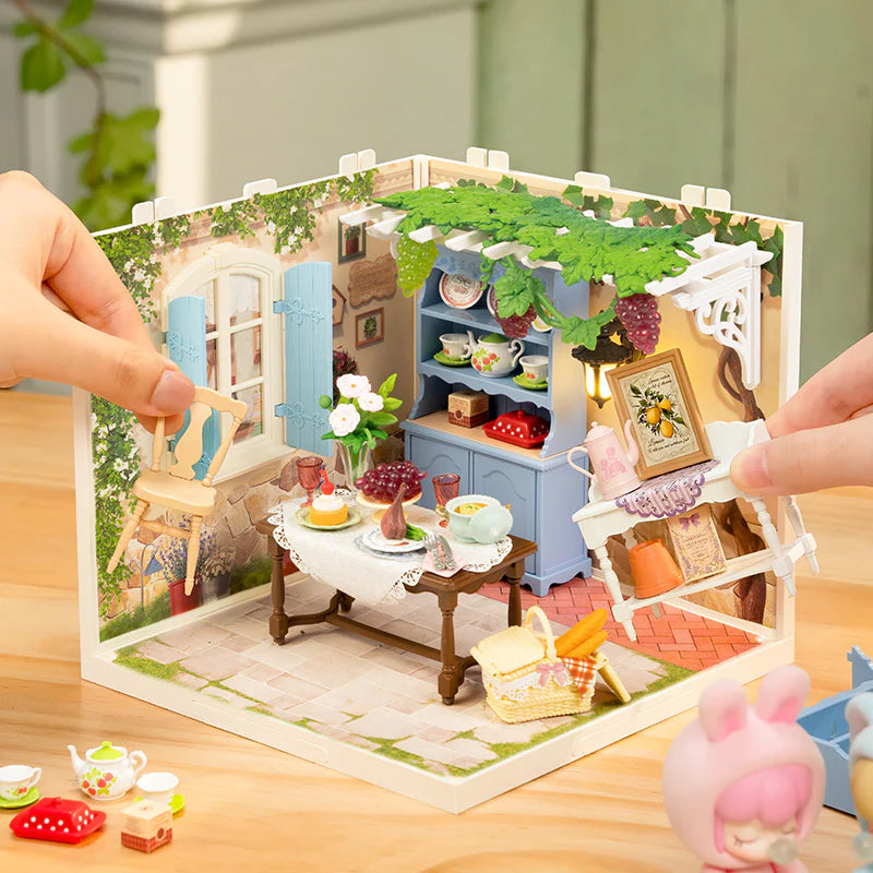 Midsummer Dream Yard DIY Miniature House